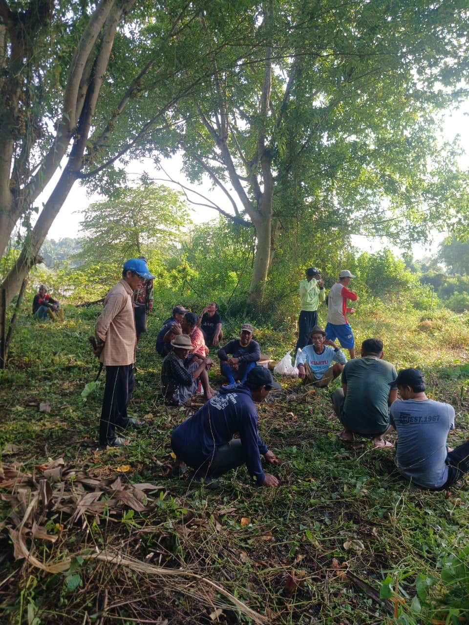 KERJA BAKTI DI MAKAM DESA SIWURAN